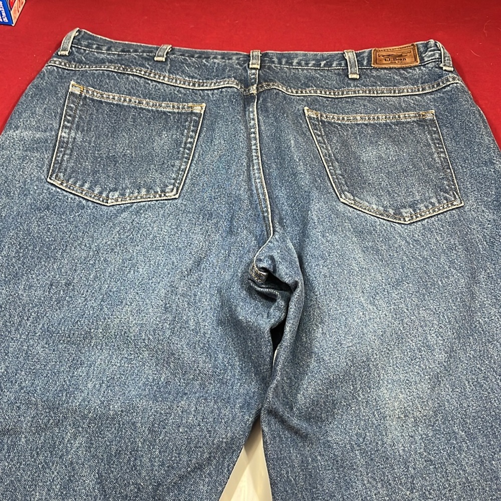 L. L. Bean size 40 COMFORT WAIST blue JEANS Men’s 40/30 baggy med wash,  cotton